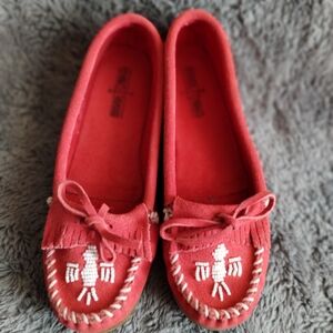 Minnetonka Women’s Red Moccasins Size 8.5 | Pre-Owned